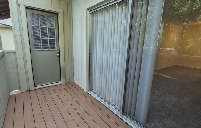 2 beds, 1 bath, 920 sqft, $1,700, Unit 18