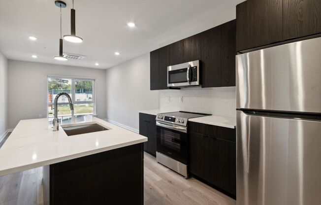 2 beds, 2 baths, 921 sqft, $2,050, Unit A218