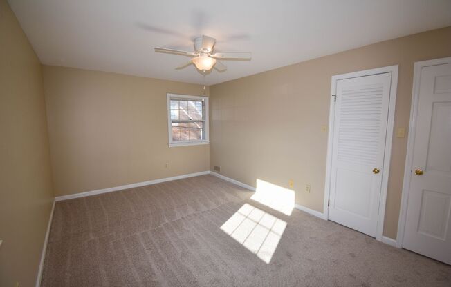 3 beds, 1.5 baths, $1,000, Unit Apt D