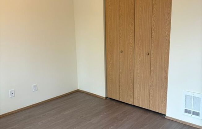 3 beds, 2 baths, 1,002 sqft, $1,800, Unit 63-305