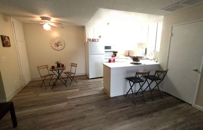 2 beds, 1 bath, 838 sqft, $1,475, Unit HL813