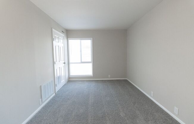 2 beds, 1 bath, 784 sqft, $1,100, Unit 1802 3E