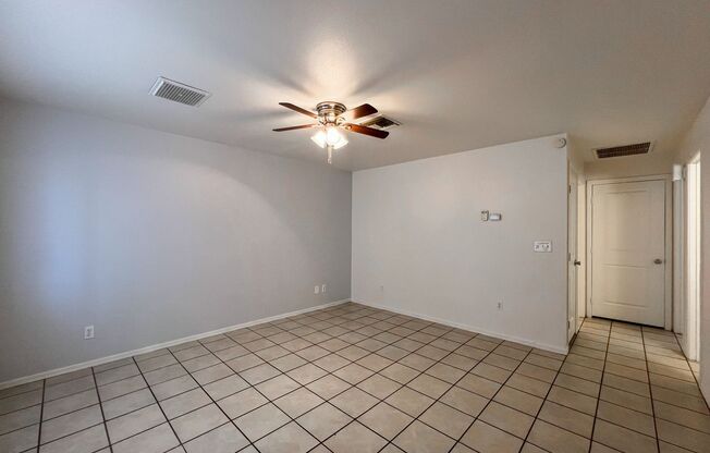 2 beds, 1 bath, 950 sqft, $1,295, Unit 4220-05