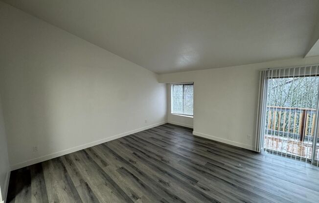2 beds, 1 bath, 902 sqft, $2,185, Unit H304