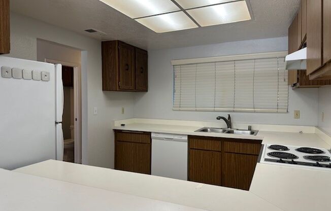 Large and Beautiful 2-Story Townhouse in Desired Merrivale West Community!