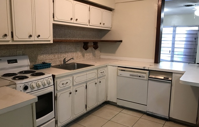 3 beds, 2 baths, $2,520