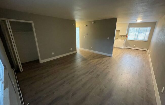 2 beds, 1 bath, 888 sqft, $1,500, Unit 8