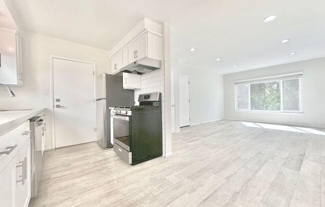 1676 Manning Ave