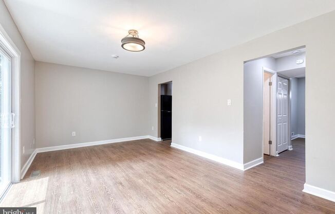 Conveniently located 3bd 1.5bth townhome!