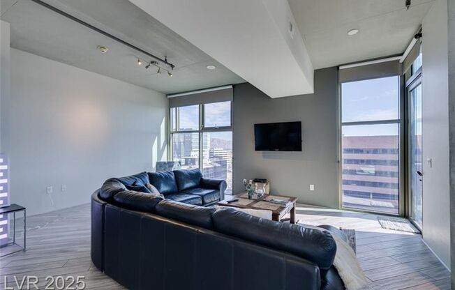 1 bed, 2 baths, $2,977, Unit Juhl Highrise