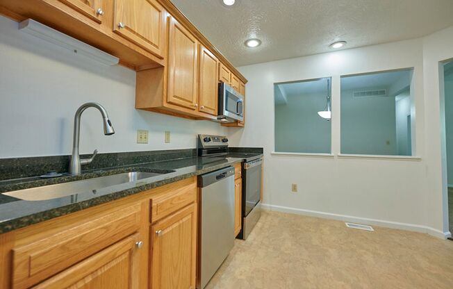 2 beds, 2 baths, 1,556 sqft, $2,260, Unit 6513