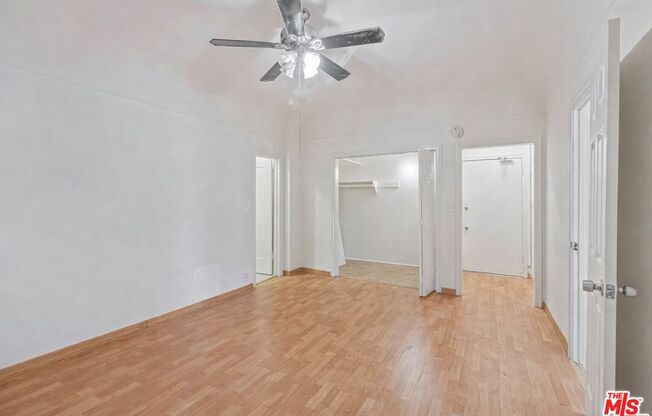 526 S Oxford Ave