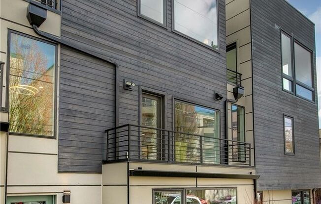 Sophisticated Modern Rowhome in the Heart of Wallingford