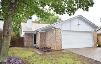 Adorable home in Euless!