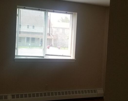 1 bed, 1 bath, 500 sqft, $715, Unit 201