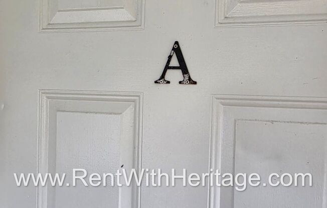 WOW! Fantastic 2 bd/ 2 bath Ranch Style Duplex / Upgrades Galore / Great Location