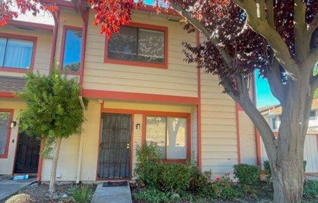 3Bed/2.5 Bath condo in Union City, Pet Negotiable, Large Patio