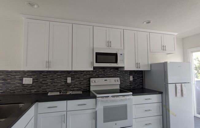 2 beds, 1 bath, 855 sqft, $1,995, Unit 2205 #4