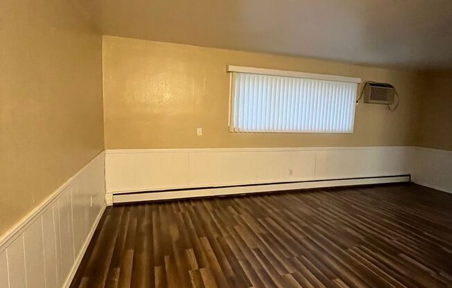 2 beds, 1 bath, $1,020, Unit 101