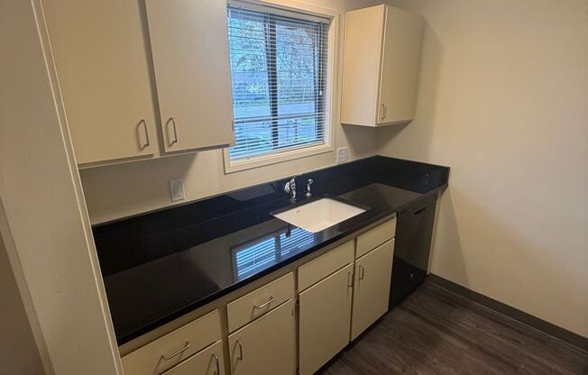 1 bed, 1 bath, 700 sqft, $1,440, Unit 0218