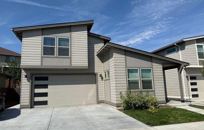 3 beds, 2 baths, 1,281 sqft, $2,495, Unit 75 NE Cessna Dr #1