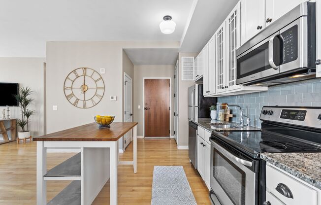 2 beds, 2 baths, 1,189 sqft, $1,560, Unit #603