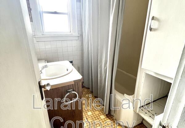 658 N 10 ST