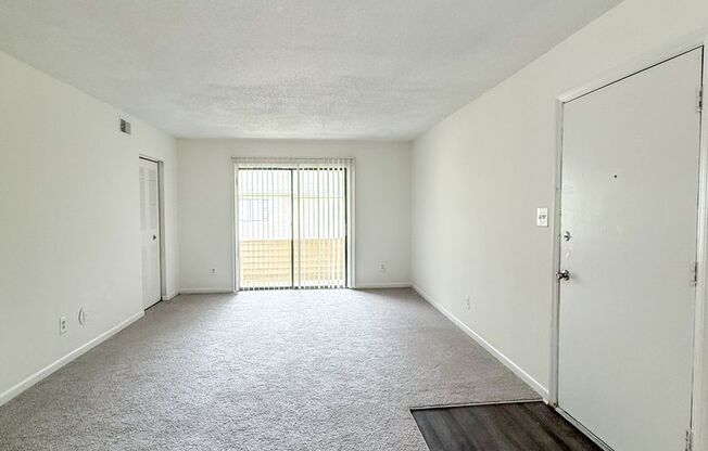 2 beds, 1 bath, 800 sqft, $1,100, Unit K7