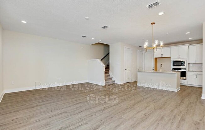 24 SEAPORT LN
