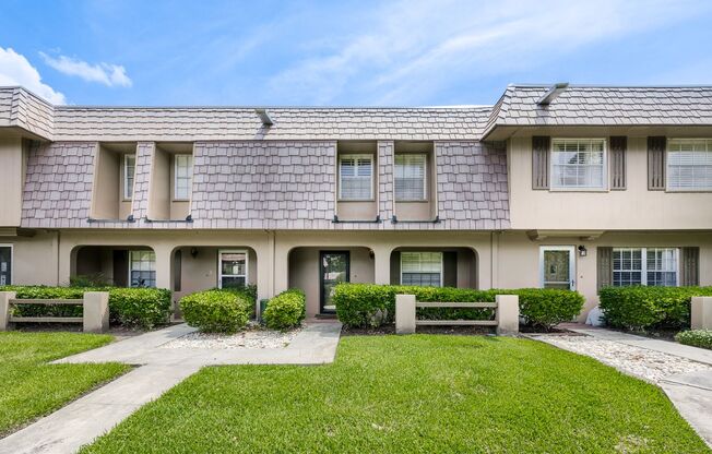 Spacious College Park Townhome for Rent with Pool Views