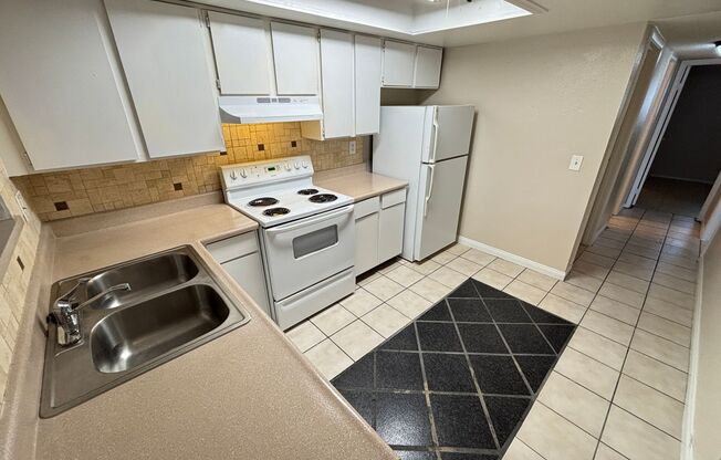 Spacious 2Bed/1Bath 1'st floor apartment in Westside of Las Vegas