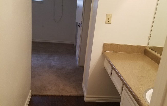 Studio, 1 bath, 415 sqft, $695, Unit *724