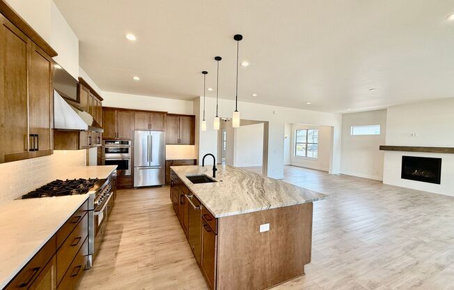 Luxury Living in Kissing Camels – 4 Bed | 4.5 Bath | New Build Home