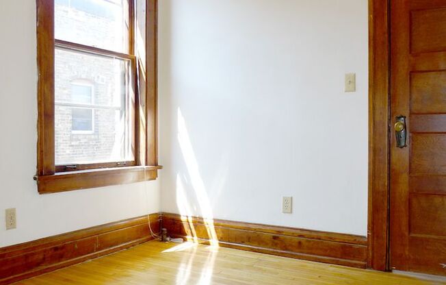 1 bed, 1 bath, 410 sqft, $860, Unit 21 - 32