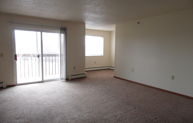 2 beds, 1 bath, 840 sqft, $1,195, Unit 300-308