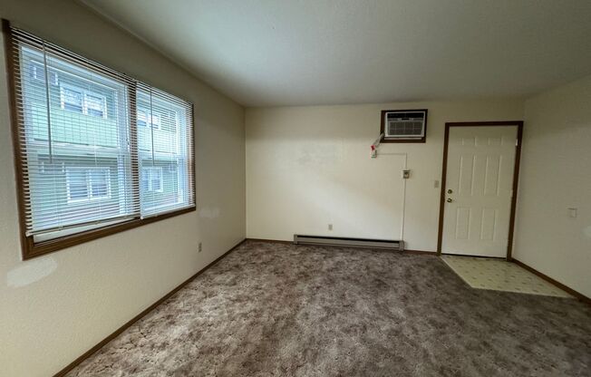 Clean 1 Bedroom Unit Available Now!