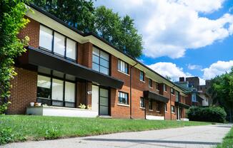1060 VAN DYKE 202
