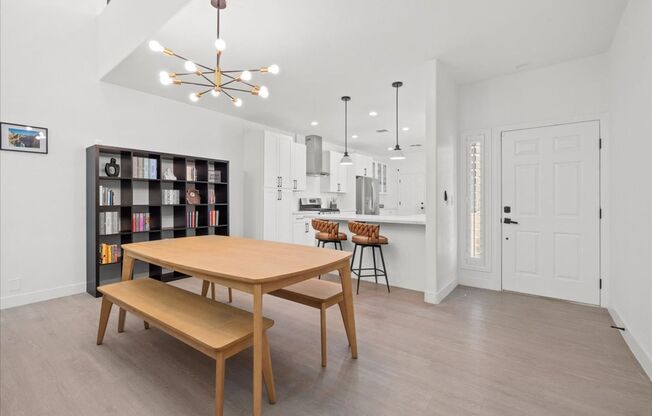 Modern, Elegant Fully Furnished 3 Bedroom Home in Spanish Trails