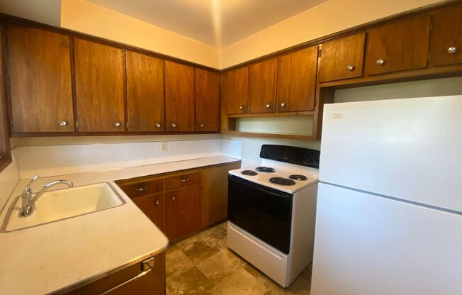 2 beds, 1 bath, 900 sqft, $1,595, Unit K