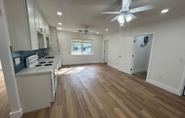 Newly Renovated 4-2 Near Downtown & Beach