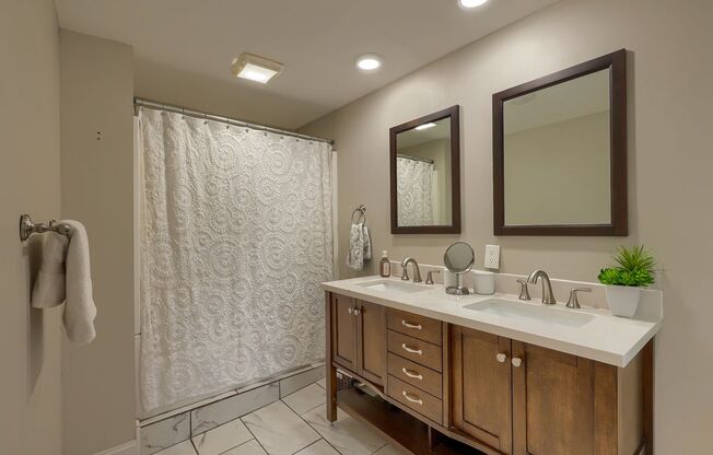 Quaint Home in Heart of Midtown