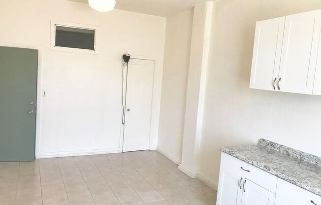 Studio, 2 baths, 200 sqft, $895, Unit R-8