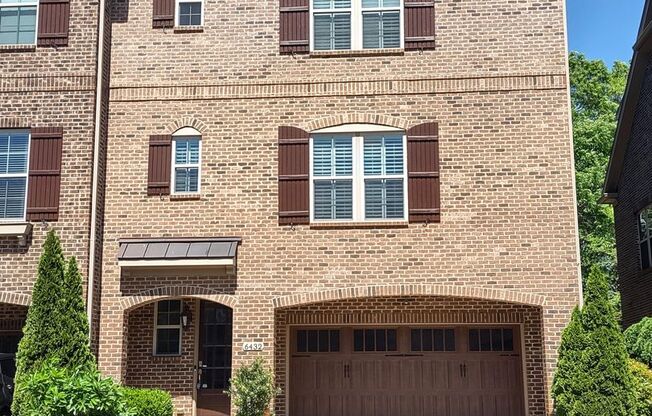 Luxury Townhome Available in the Fairway Row Community!