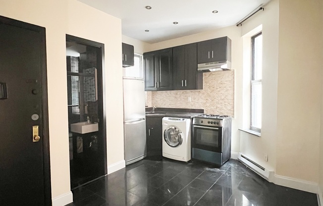 216 W 108 ST