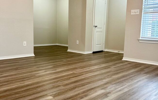 Spacious Duplex in Quiet Neighborhood