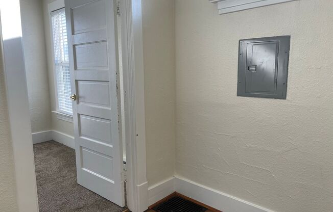 8th Street, 1109 & 1111