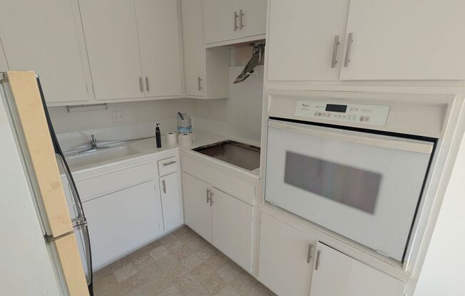 1 bed, 1 bath, 700 sqft, $2,195