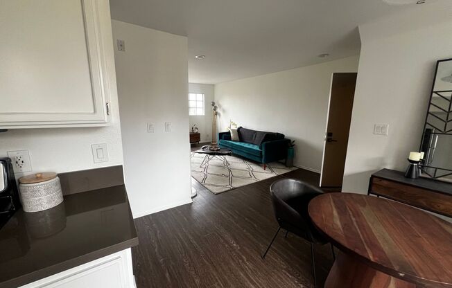 2 beds, 2 baths, 900 sqft, $2,645, Unit 202