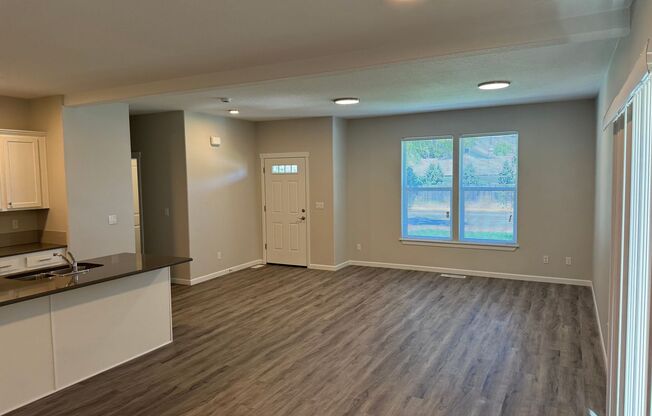 Brand New 4 Bed / 2.5 Bath Duplex! **$99 FIRST MONTH'S RENT!!**