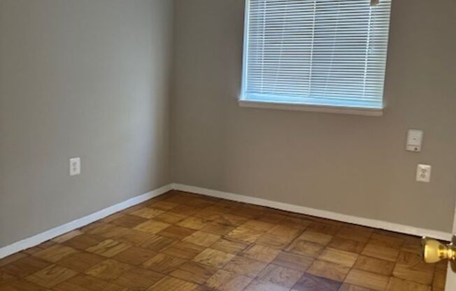 2 beds, 1 bath, $1,142, Unit 104